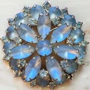 Weiss VTG Slv Tone Blue Prong Set Rhinestone Molded Glass Cluster Brooch-Signed